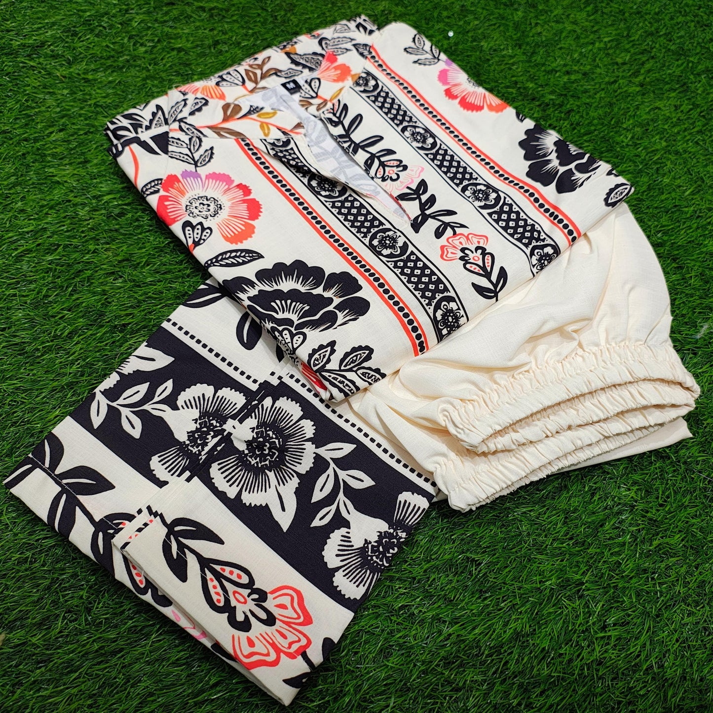 Bannisaa Monochrome Rose Muslin Printed Co-ord Set - Classic Black & Ivory Ensemble