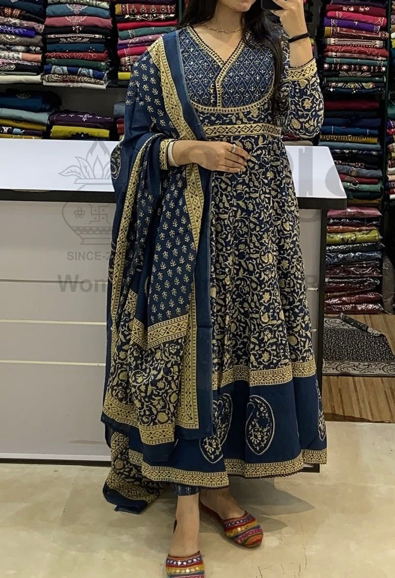 Bannisaa Royal Banarasi Weave Suit Set - Golden Paisley with Traditional Brocade Work