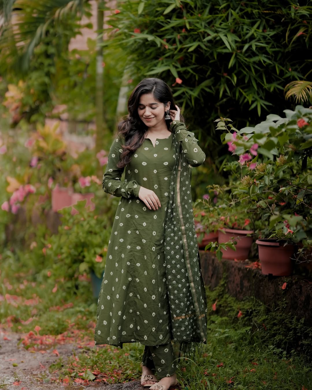 Bannisaa Olive Green Bandhani Print Suit Set - Traditional Tie-Dye with Golden Dupatta