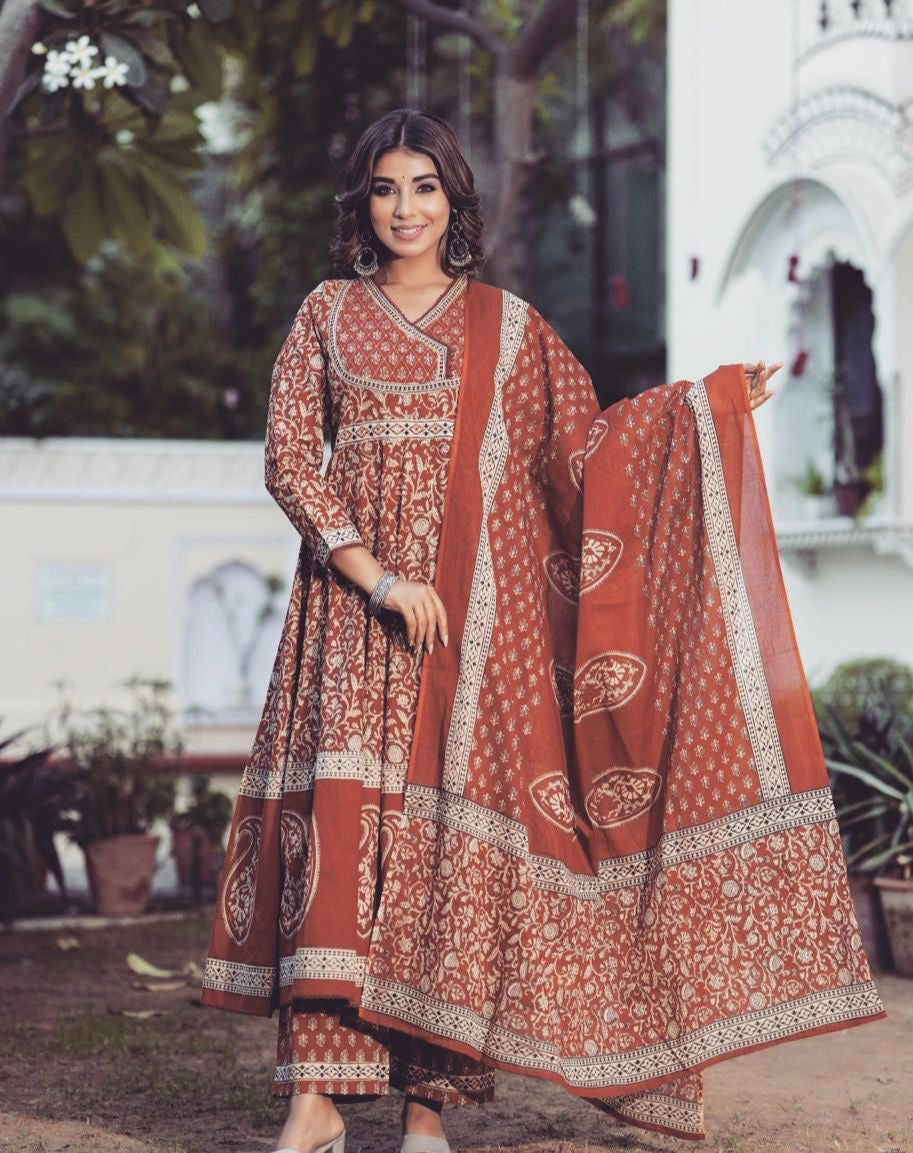 Bannisaa Royal Banarasi Weave Suit Set - Golden Paisley with Traditional Brocade Work