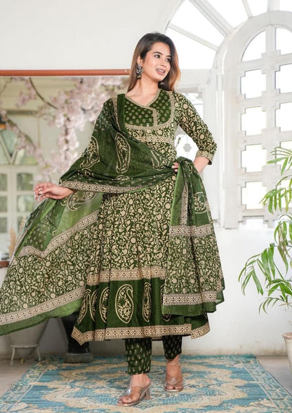 Bannisaa Royal Banarasi Weave Suit Set - Golden Paisley with Traditional Brocade Work