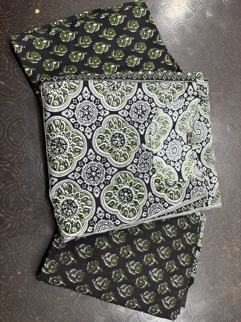 Bannisaa Deep Emerald Mughal Heritage Suit Set - Regal Paisley with Golden Zardozi Accents