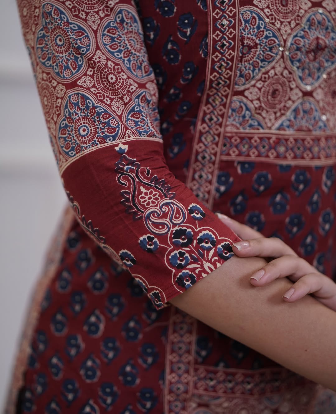 Bannisaa Deep Emerald Mughal Heritage Suit Set - Regal Paisley with Golden Zardozi Accents