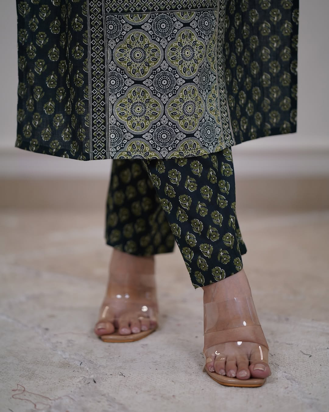 Bannisaa Deep Emerald Mughal Heritage Suit Set - Regal Paisley with Golden Zardozi Accents