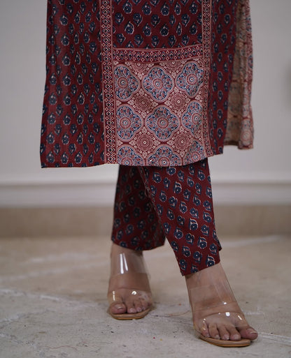 Bannisaa Deep Emerald Mughal Heritage Suit Set - Regal Paisley with Golden Zardozi Accents