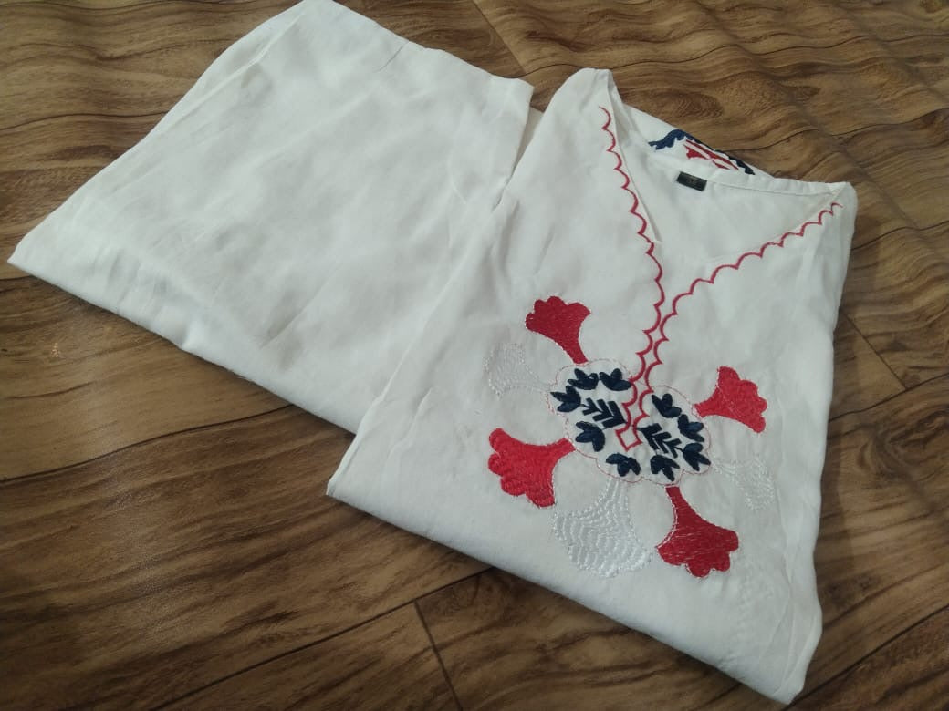 Bannisaa White Bohemian Embroidered Tunic Set - Folk Art Print with Red & Blue Motifs