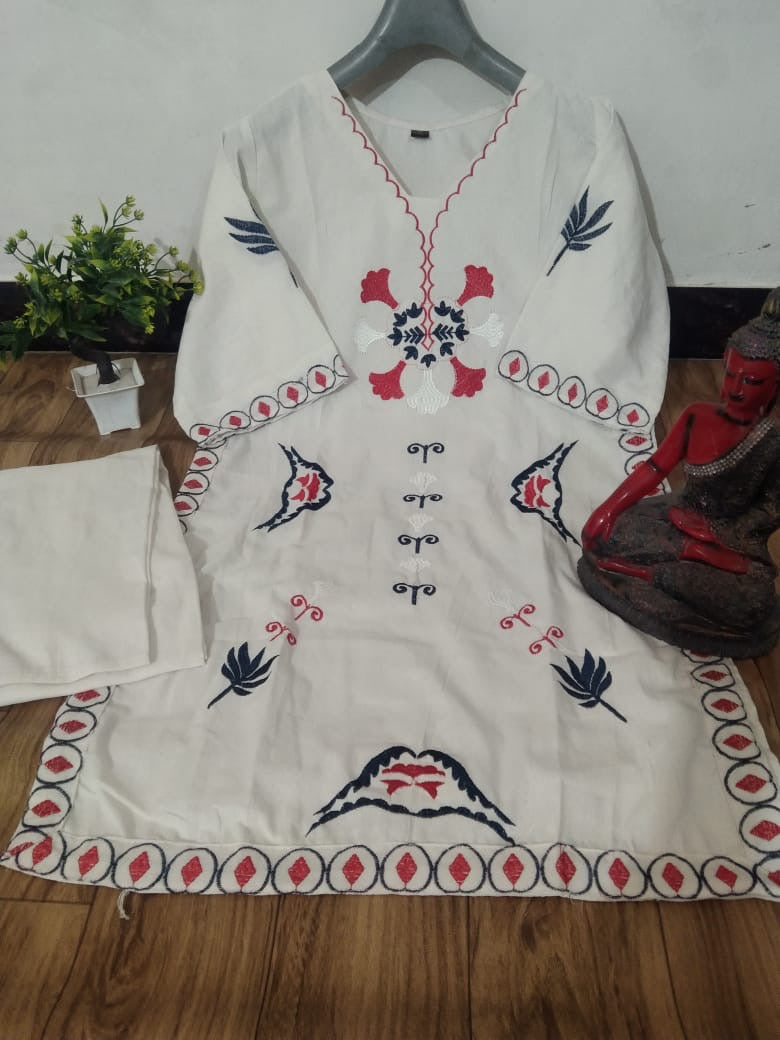 Bannisaa White Bohemian Embroidered Tunic Set - Folk Art Print with Red & Blue Motifs