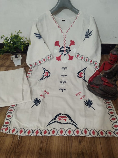 Bannisaa White Bohemian Embroidered Tunic Set - Folk Art Print with Red & Blue Motifs