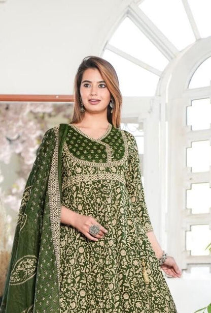 Bannisaa Royal Banarasi Weave Suit Set - Golden Paisley with Traditional Brocade Work