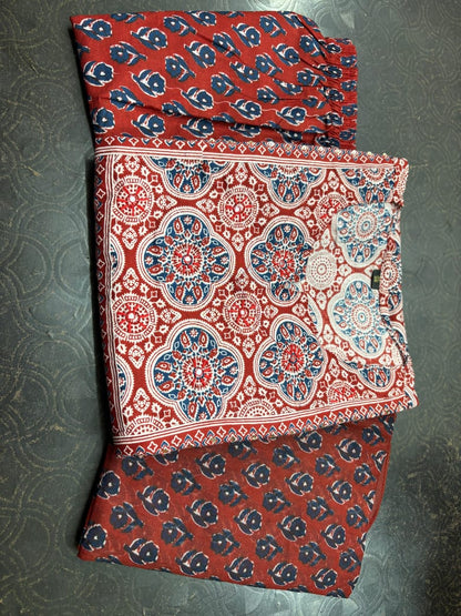 Bannisaa Deep Emerald Mughal Heritage Suit Set - Regal Paisley with Golden Zardozi Accents