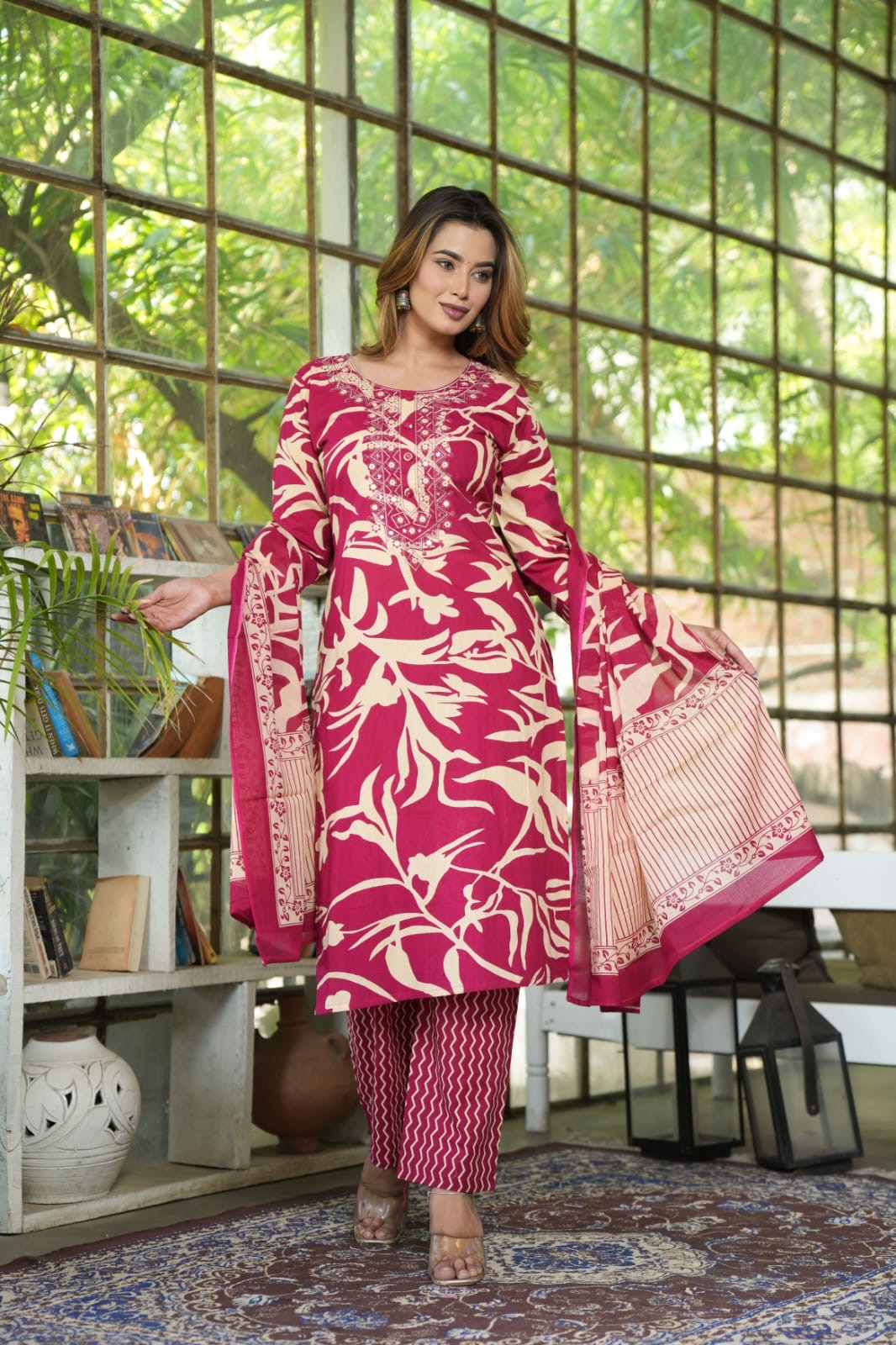 Bannisaa Black & Cream Abstract Print Suit Set - Contemporary Floral Design with Geometric Chevron Pants