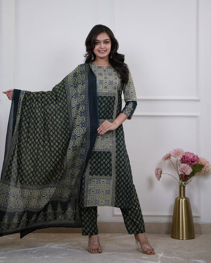 Bannisaa Deep Emerald Mughal Heritage Suit Set - Regal Paisley with Golden Zardozi Accents