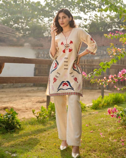 Bannisaa White Bohemian Embroidered Tunic Set - Folk Art Print with Red & Blue Motifs