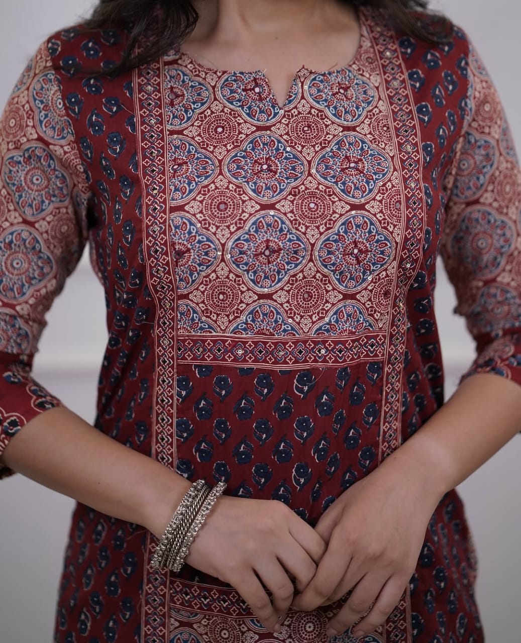 Bannisaa Deep Emerald Mughal Heritage Suit Set - Regal Paisley with Golden Zardozi Accents