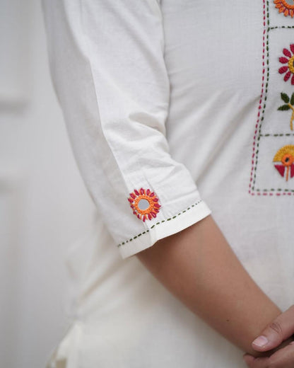 Bannisaa Ivory Ethnic Embroidered 3 piece Kurta Set with Dupatta