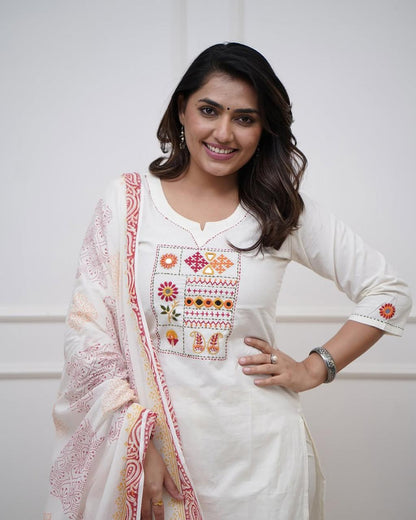 Bannisaa Ivory Ethnic Embroidered 3 piece Kurta Set with Dupatta