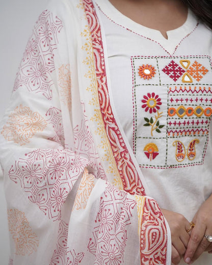 Bannisaa Ivory Ethnic Embroidered 3 piece Kurta Set with Dupatta